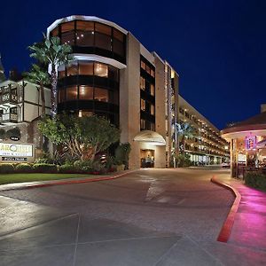 Carousel Inn And Suites